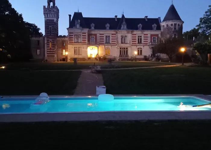 La Tour Carree D\'Un Chateau
