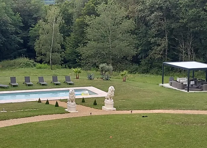 La Tour Carree D\'Un Chateau