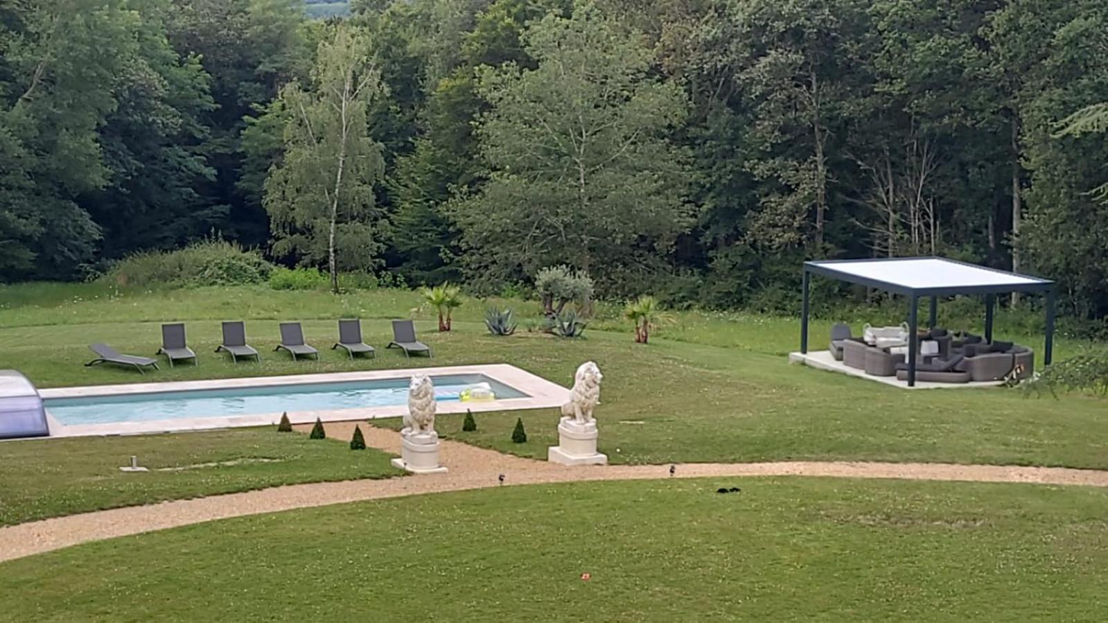 La Tour Carree D'un Chateau *