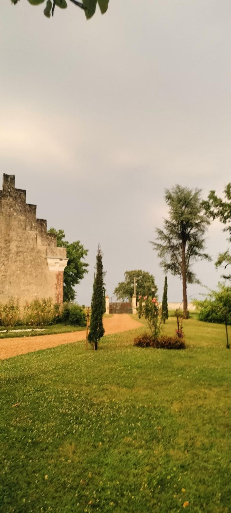 La Tour Carree D'un Chateau Auzouer-en-Touraine